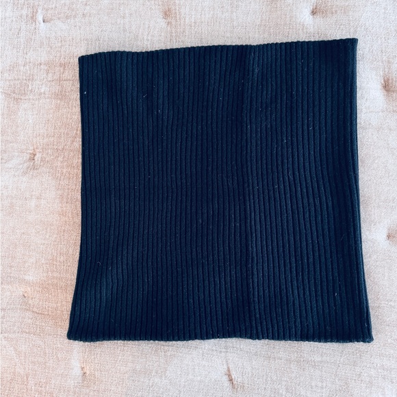 Free (Aritzia) infinity scarf - Picture 3 of 6